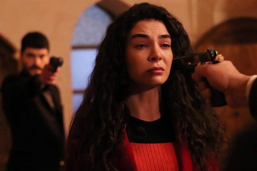 ابرو شاهین در سریال تلویزیونی «تردید» (Hercai)